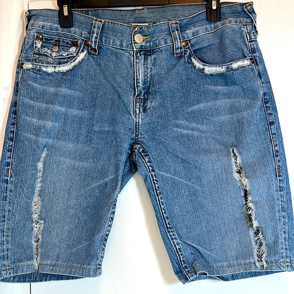 True Religion Cotton Denim Distressed Blue Jean Shorts 36 waist like new - Picture 3 of 12